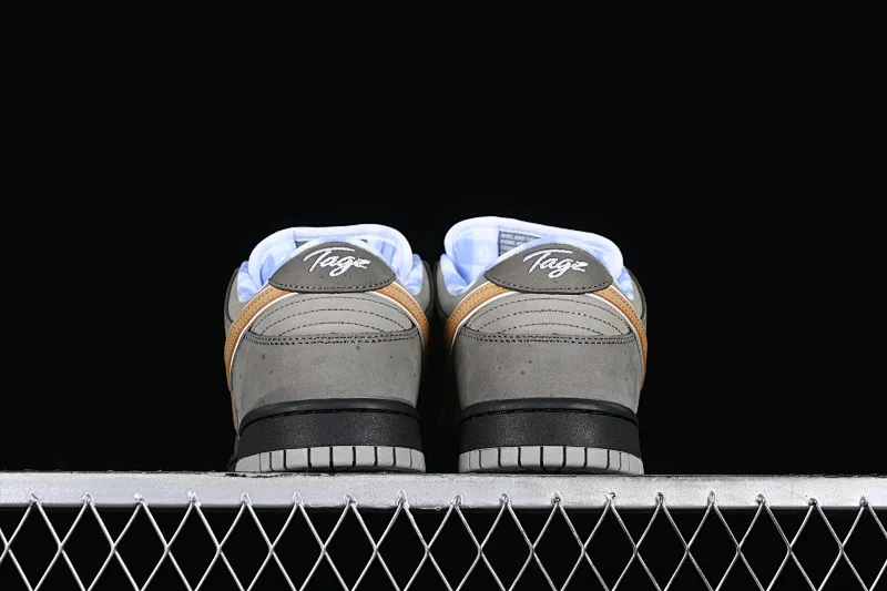 All Categories Nk SB Dunk Series Nk SB Dunk Low Low-top sneakers C version Concepts x SB Dunk Low "Gray Lobster" Gray lobster SB low-top sports and leisure sneakers BV1310-105
